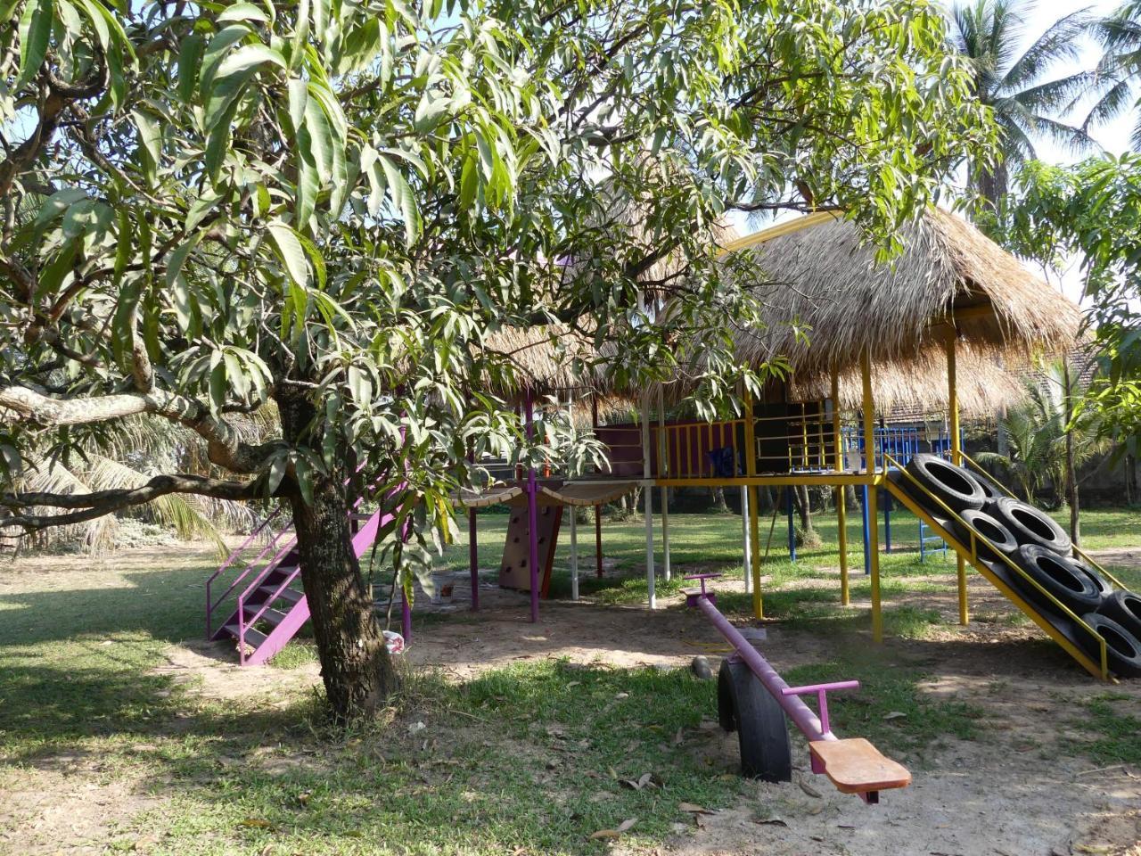 The Playground Bed & Breakfast Кампот Екстериор снимка