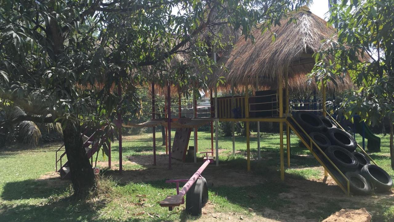 The Playground Bed & Breakfast Кампот Екстериор снимка