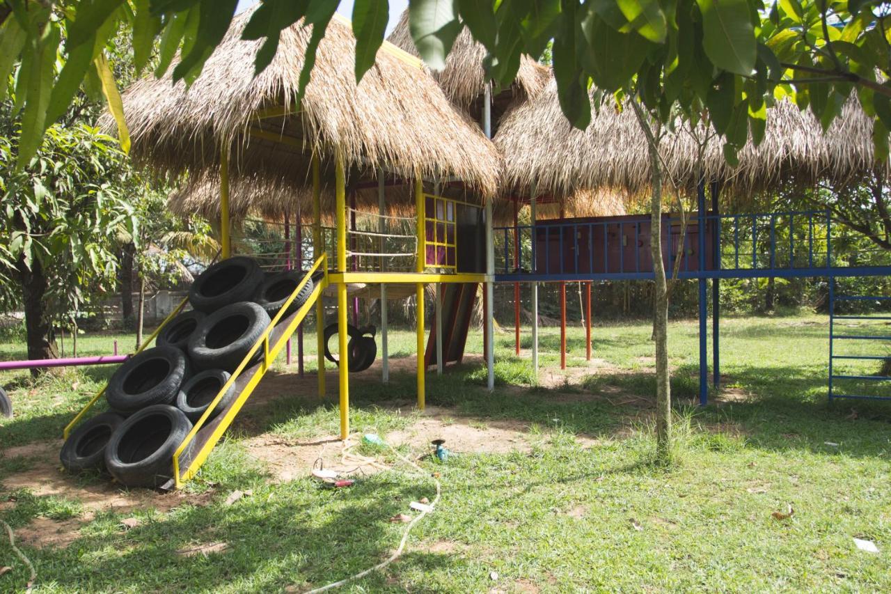 The Playground Bed & Breakfast Кампот Екстериор снимка